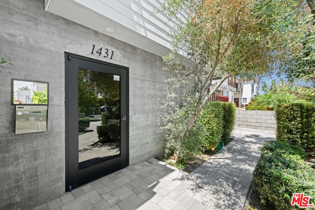 1431 S Sherbourne Dr