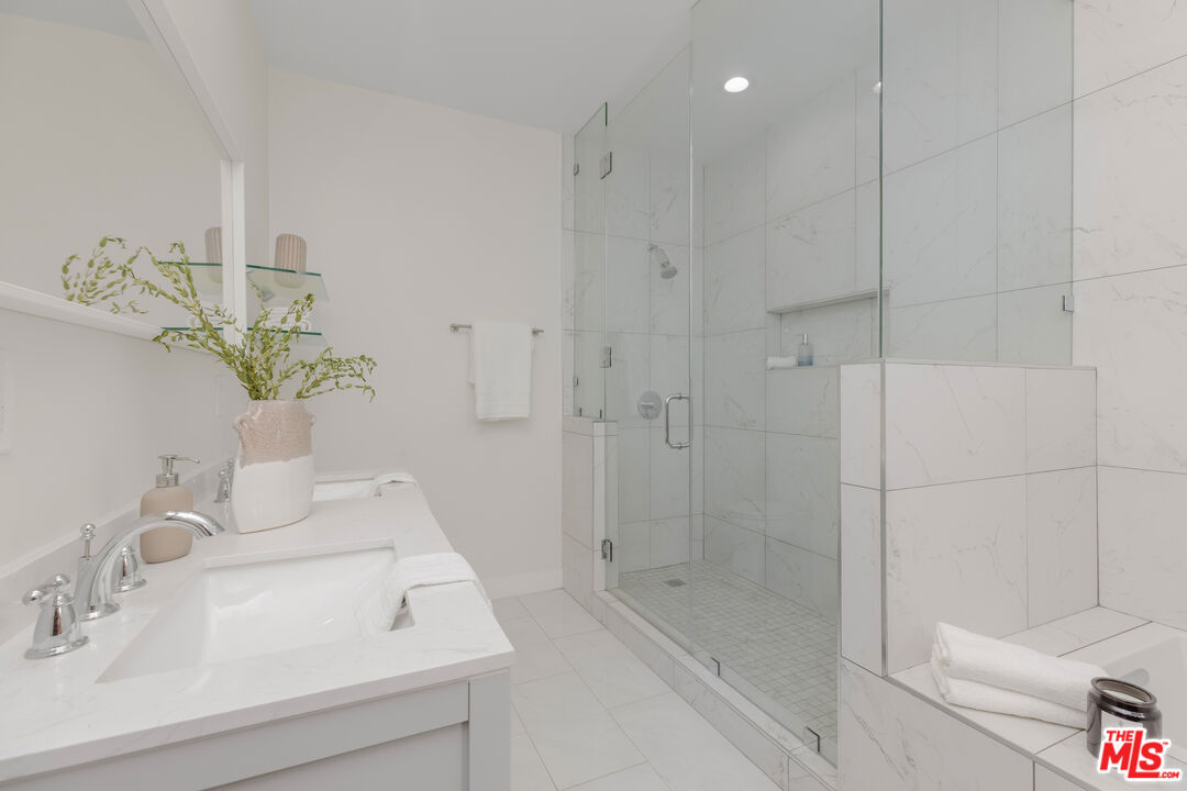 11723 Goshen Ave Unit: 302