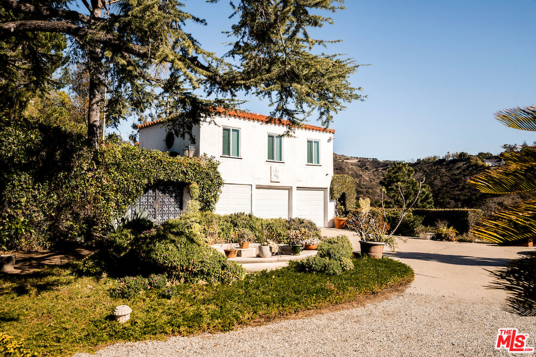 1436 Bella Dr