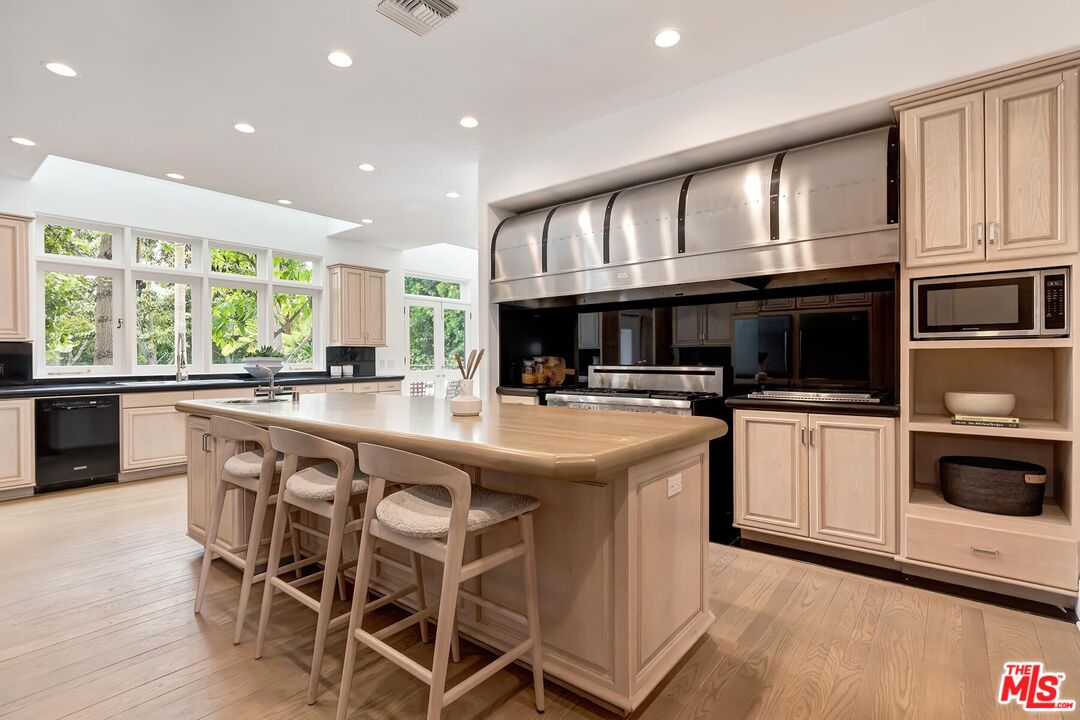 812 N Bedford Dr