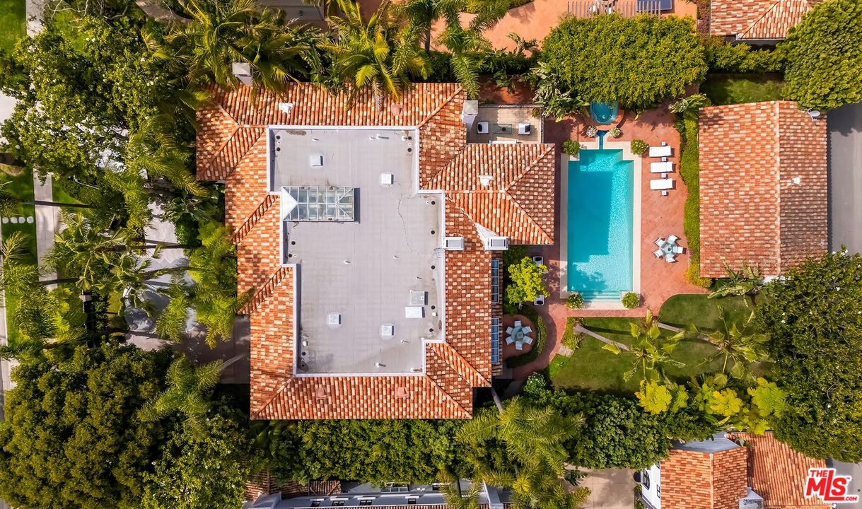 812 N Bedford Dr