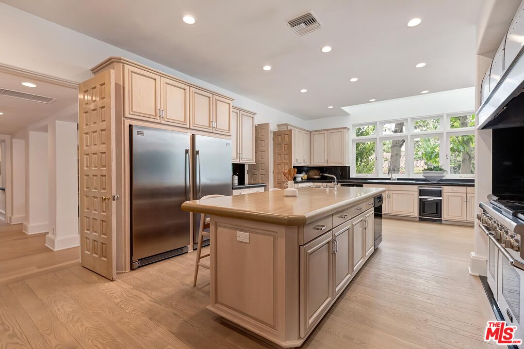 812 N Bedford Dr