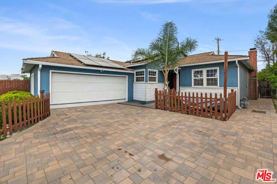 11641 Blythe St