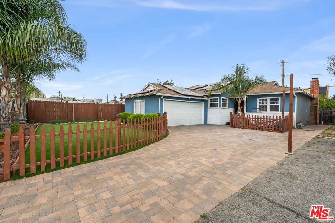 11641 Blythe St