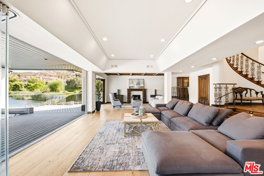 3704 Capstan Cir