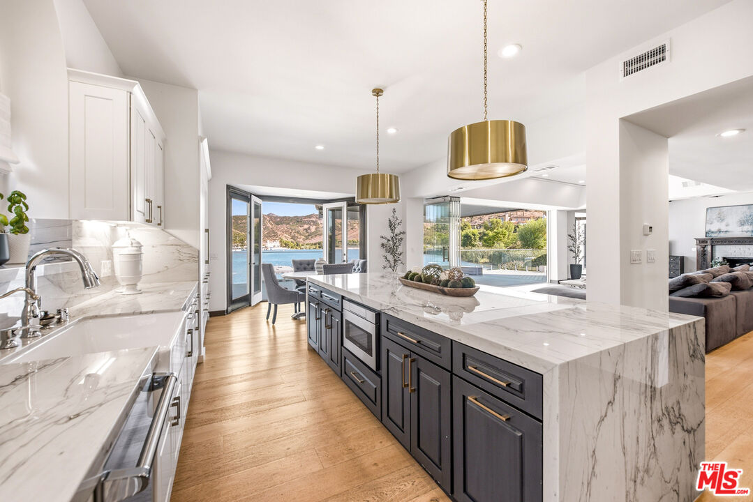 3704 Capstan Cir