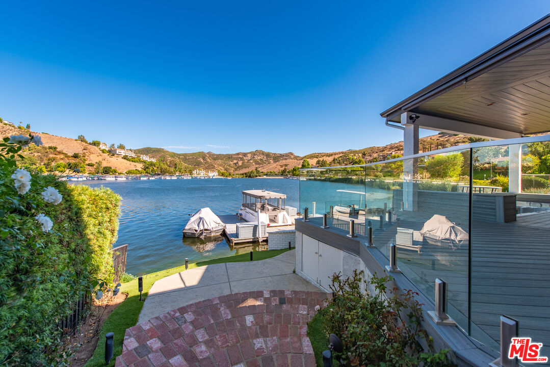 3704 Capstan Cir