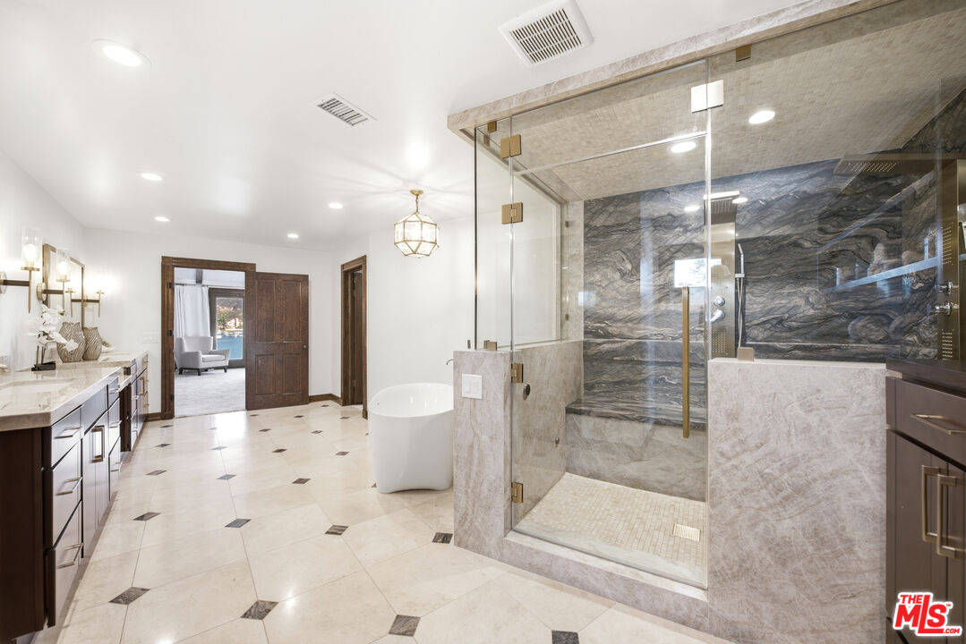 3704 Capstan Cir