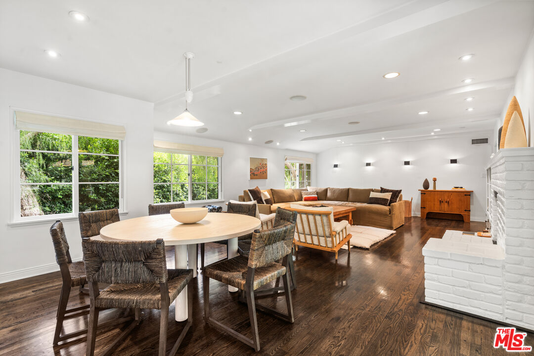 2107 El Roble Ln
