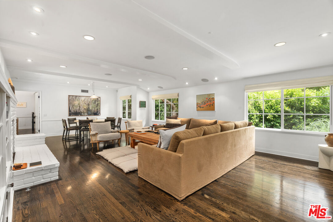 2107 El Roble Ln