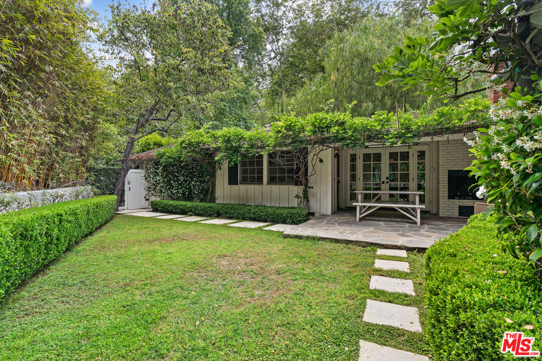 2107 El Roble Ln