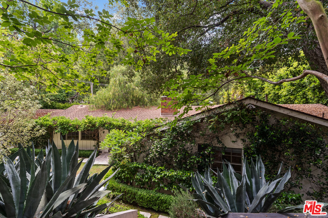 2107 El Roble Ln