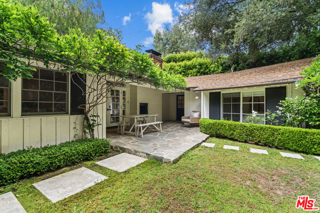 2107 El Roble Ln