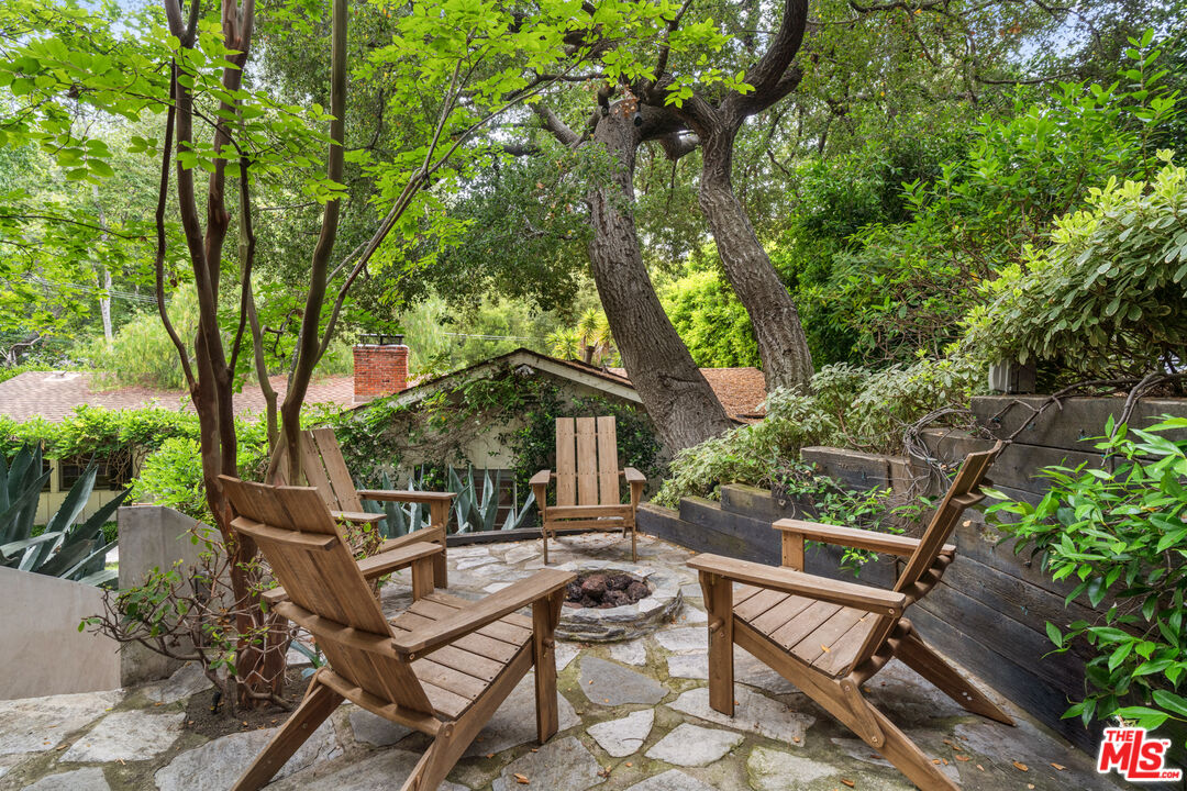 2107 El Roble Ln