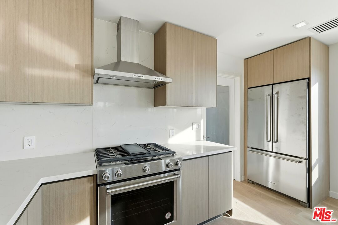 1006 Hancock Ave Unit: PH
