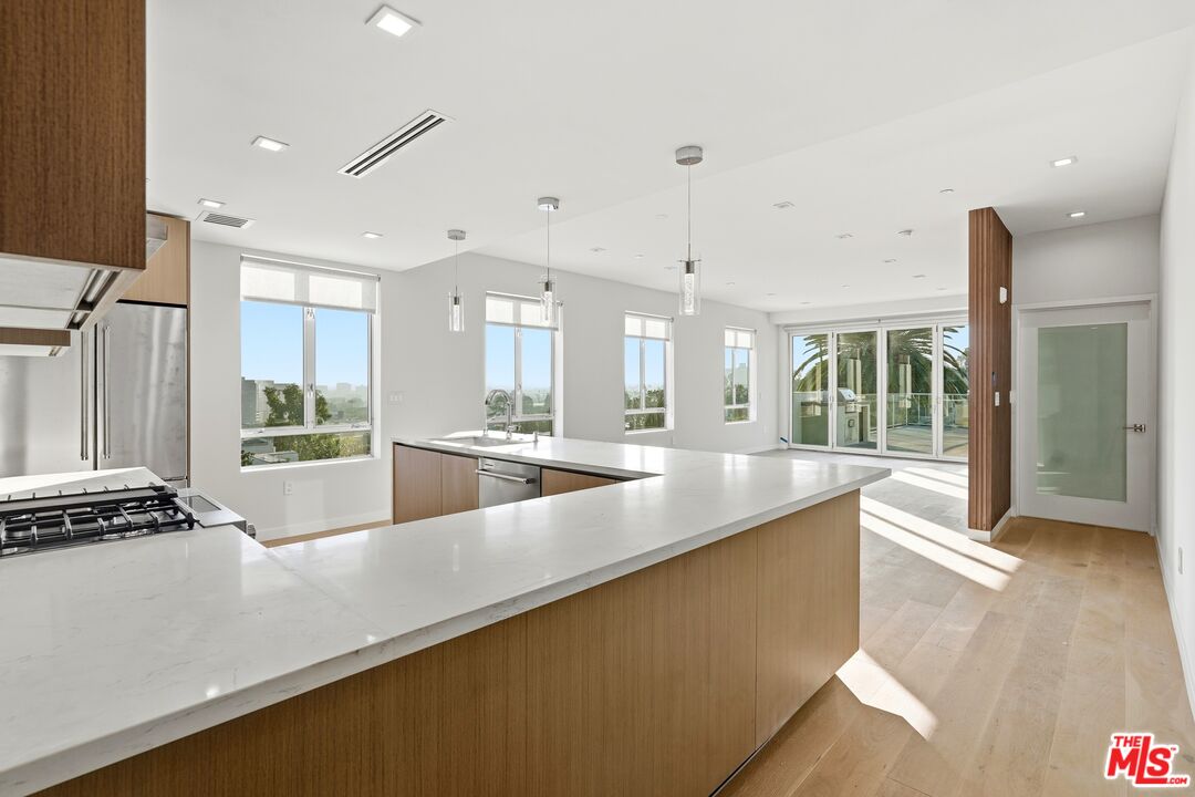 1006 Hancock Ave Unit: PH