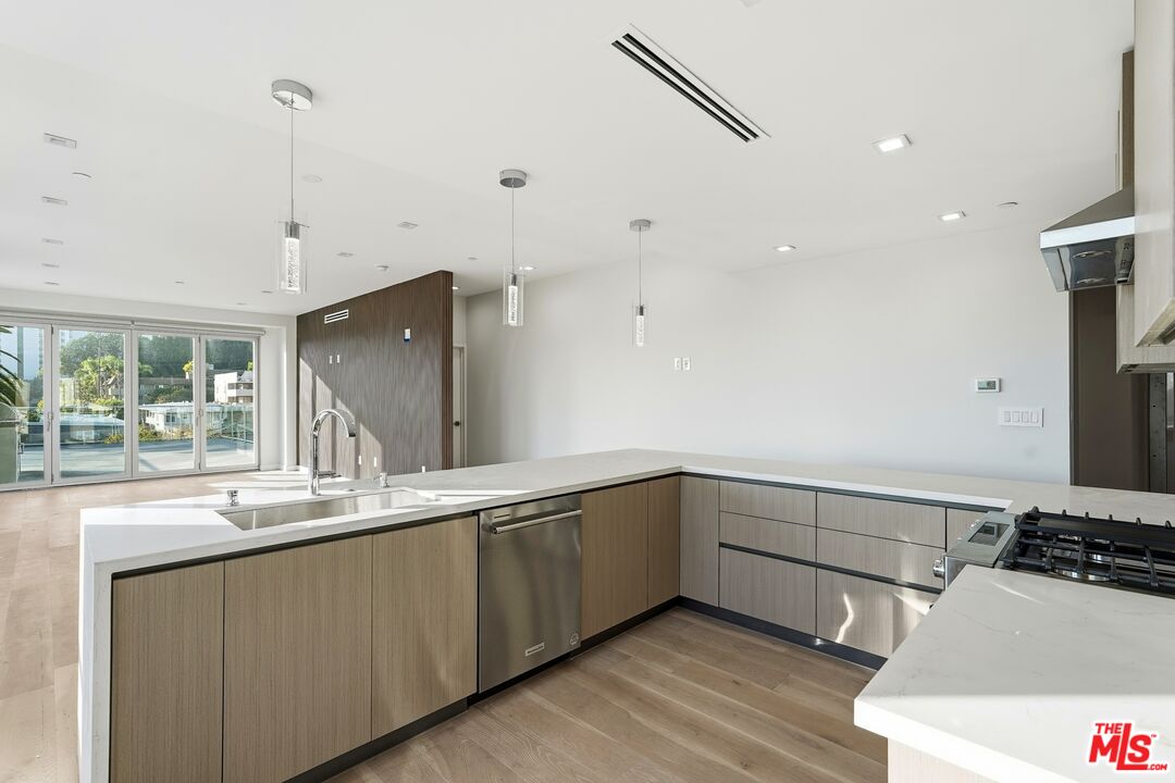 1006 Hancock Ave Unit: PH