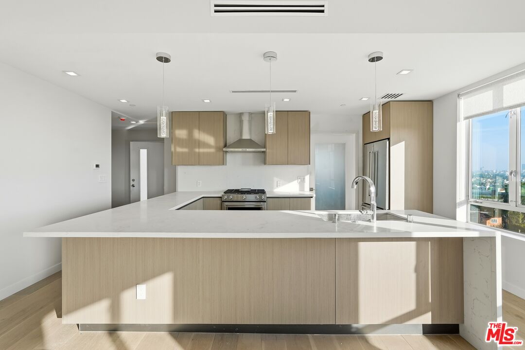 1006 Hancock Ave Unit: PH