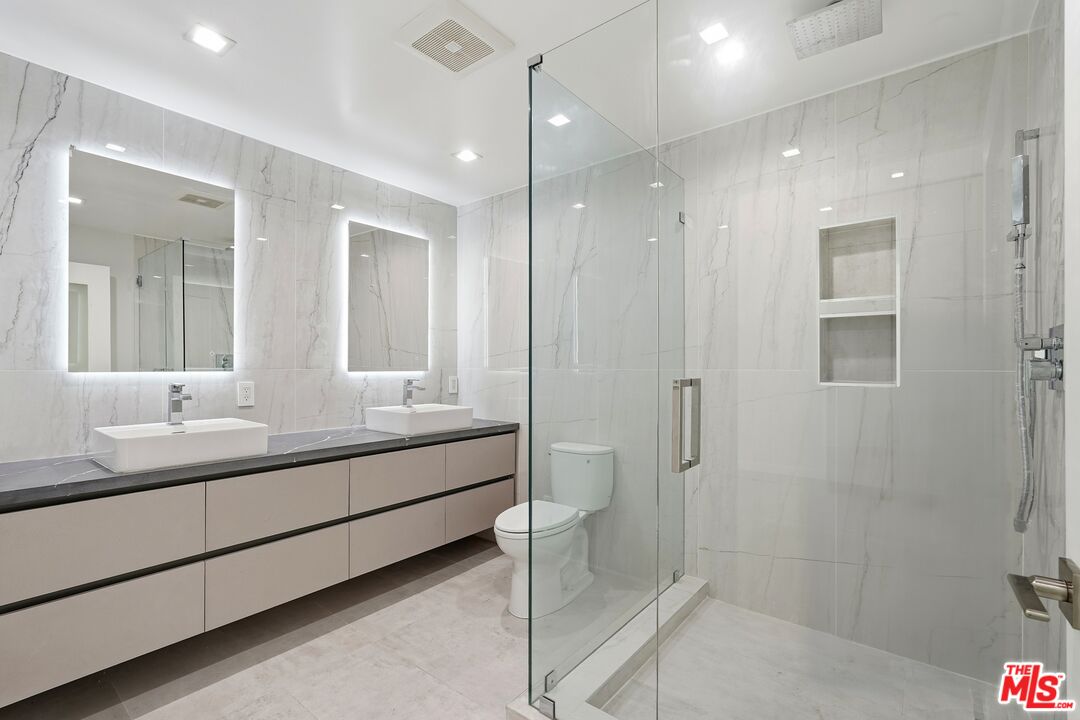 1006 Hancock Ave Unit: PH