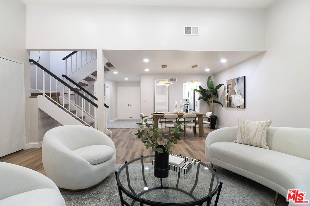 1925 S Beverly Glen Blvd Unit: 30