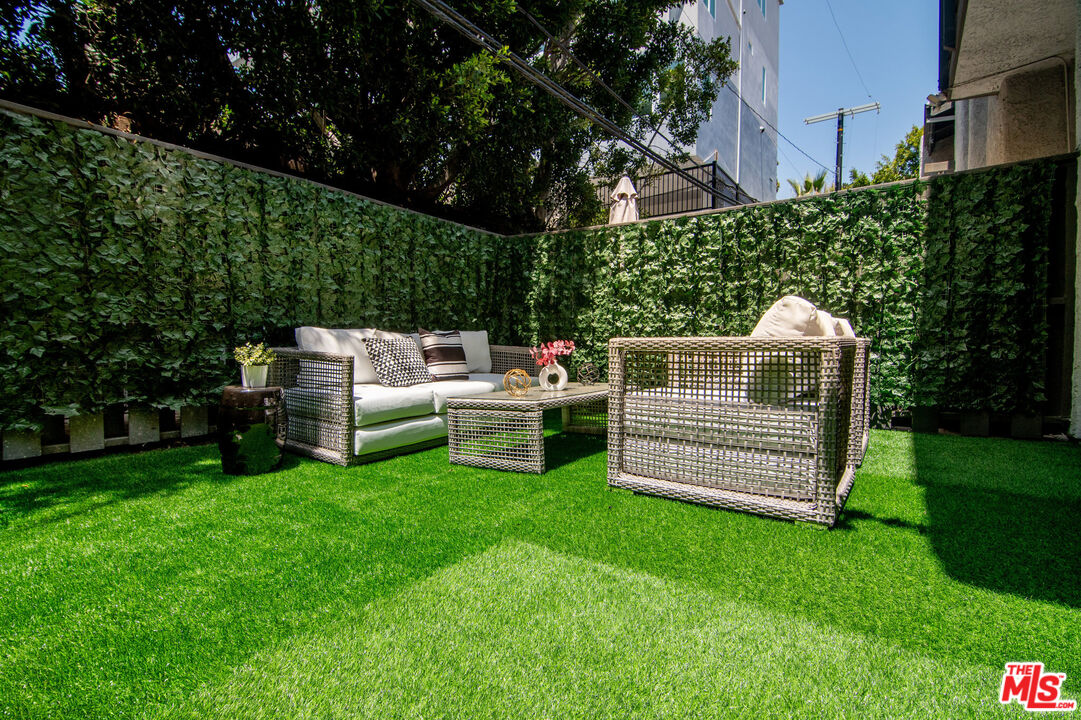 1925 S Beverly Glen Blvd Unit: 30