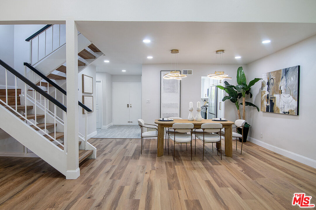 1925 S Beverly Glen Blvd Unit: 30