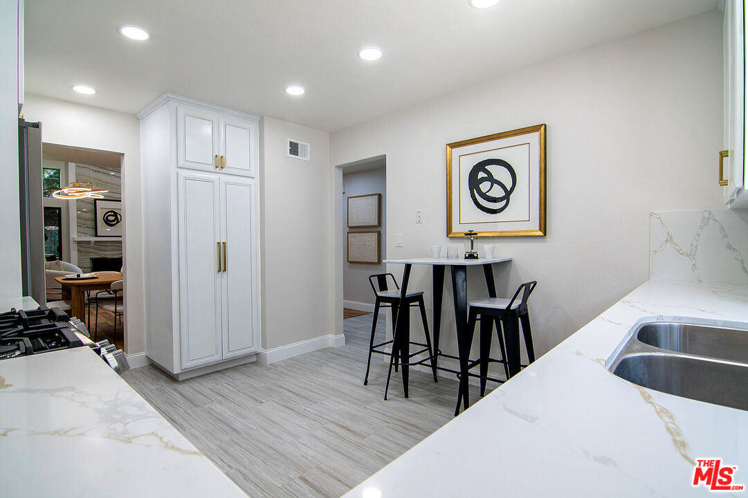 1925 S Beverly Glen Blvd Unit: 30