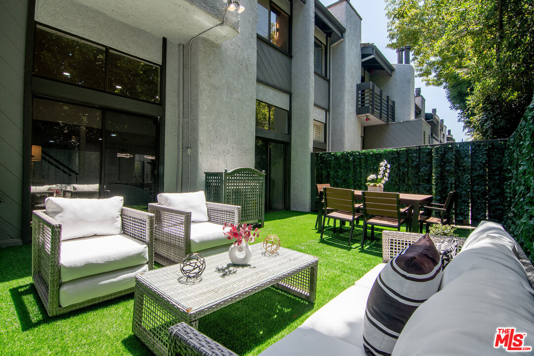 1925 S Beverly Glen Blvd Unit: 30