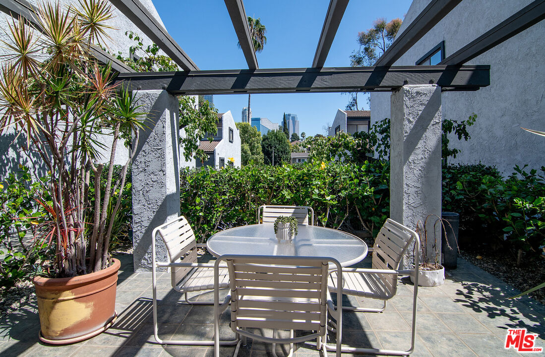 1925 S Beverly Glen Blvd Unit: 30