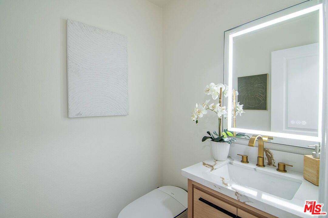 1925 S Beverly Glen Blvd Unit: 30
