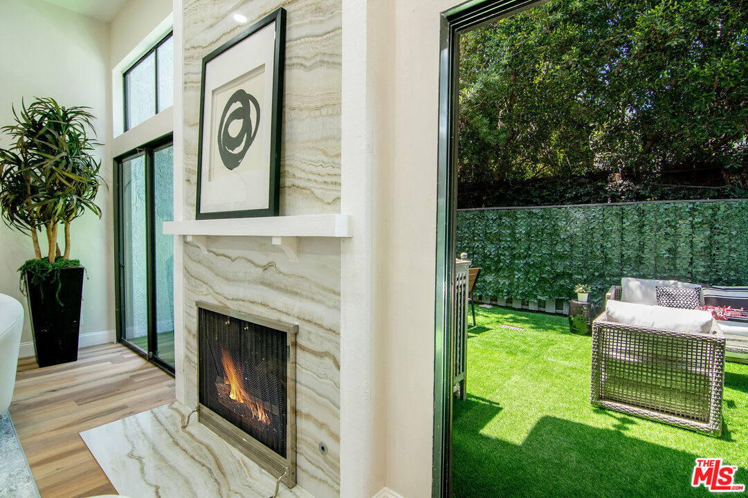 1925 S Beverly Glen Blvd Unit: 30