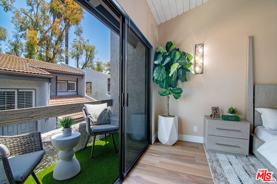 1925 S Beverly Glen Blvd Unit: 30