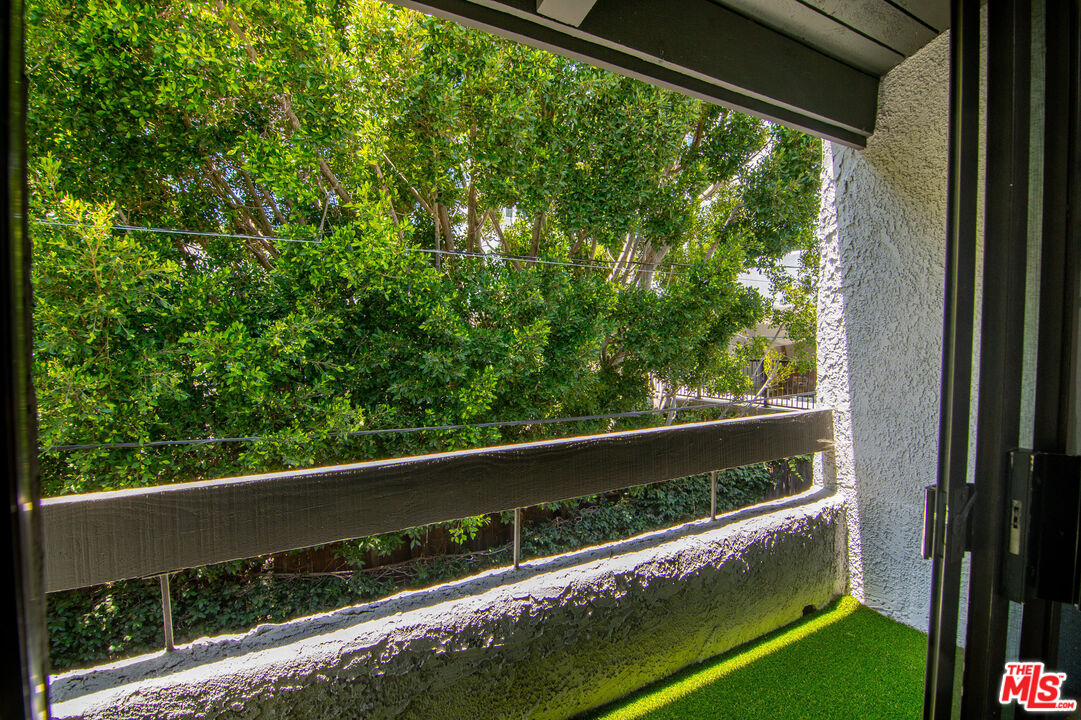 1925 S Beverly Glen Blvd Unit: 30