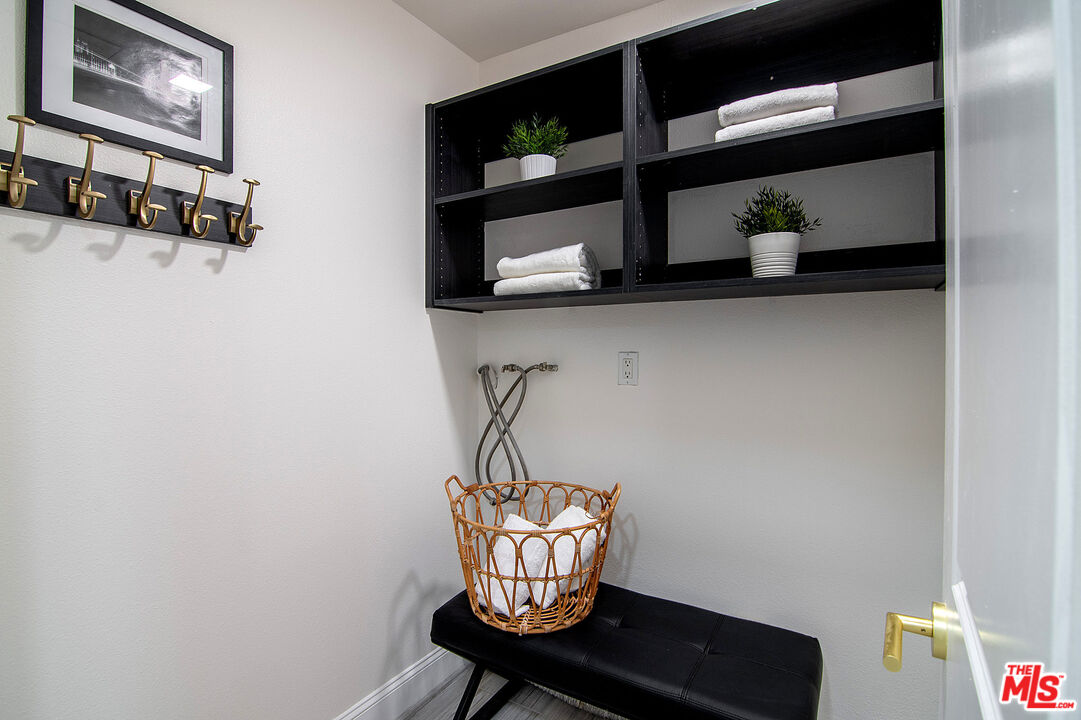 1925 S Beverly Glen Blvd Unit: 30
