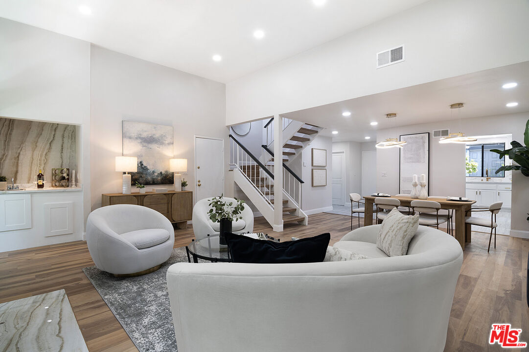 1925 S Beverly Glen Blvd Unit: 30