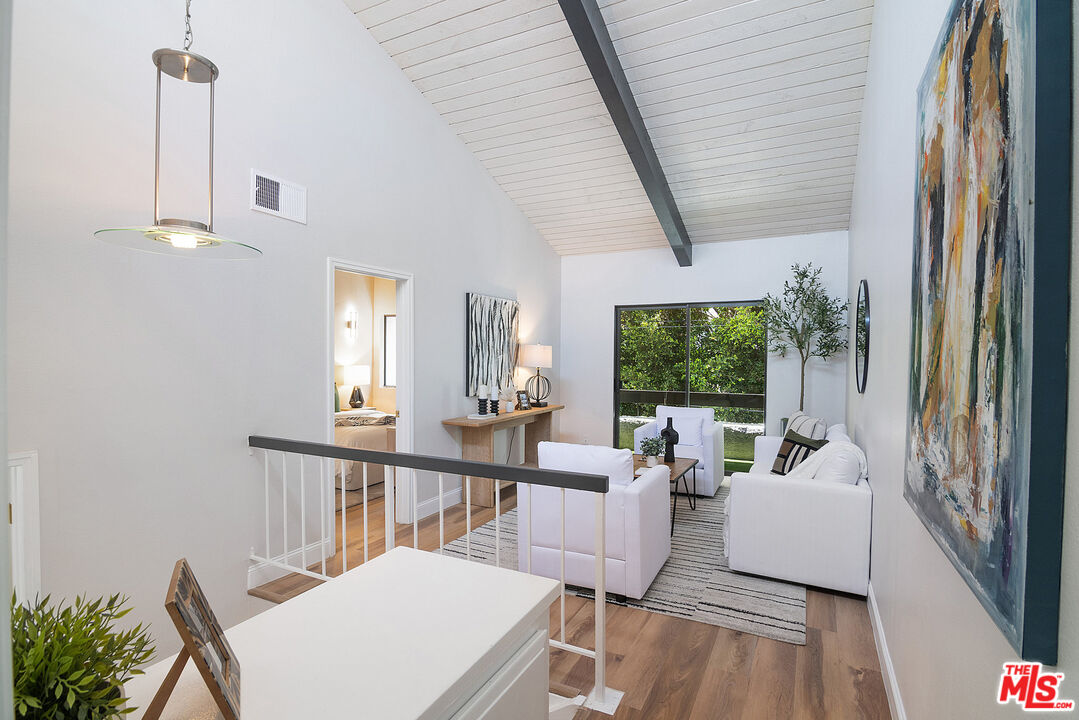 1925 S Beverly Glen Blvd Unit: 30