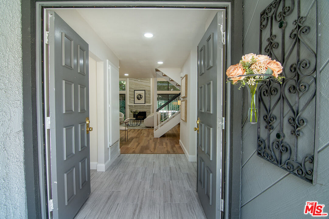 1925 S Beverly Glen Blvd Unit: 30