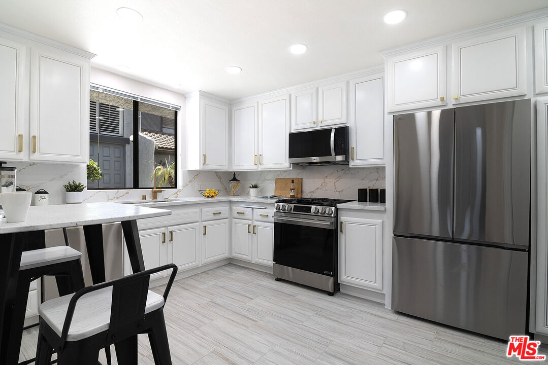 1925 S Beverly Glen Blvd Unit: 30