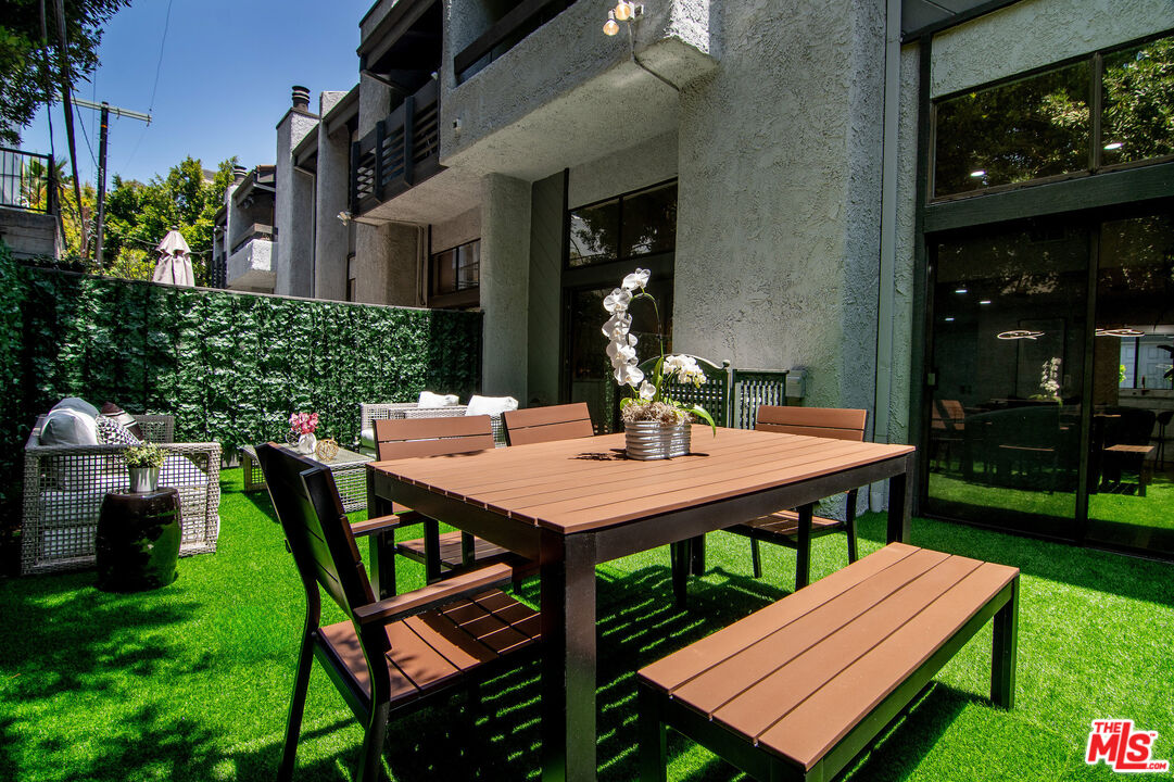 1925 S Beverly Glen Blvd Unit: 30
