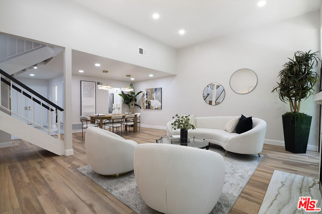 1925 S Beverly Glen Blvd Unit: 30