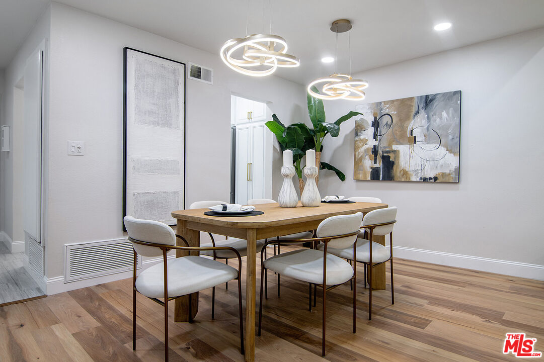 1925 S Beverly Glen Blvd Unit: 30