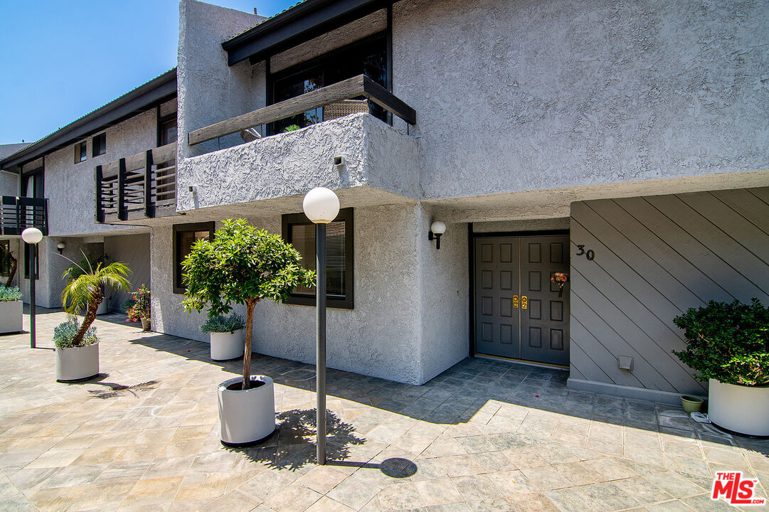 1925 S Beverly Glen Blvd Unit: 30