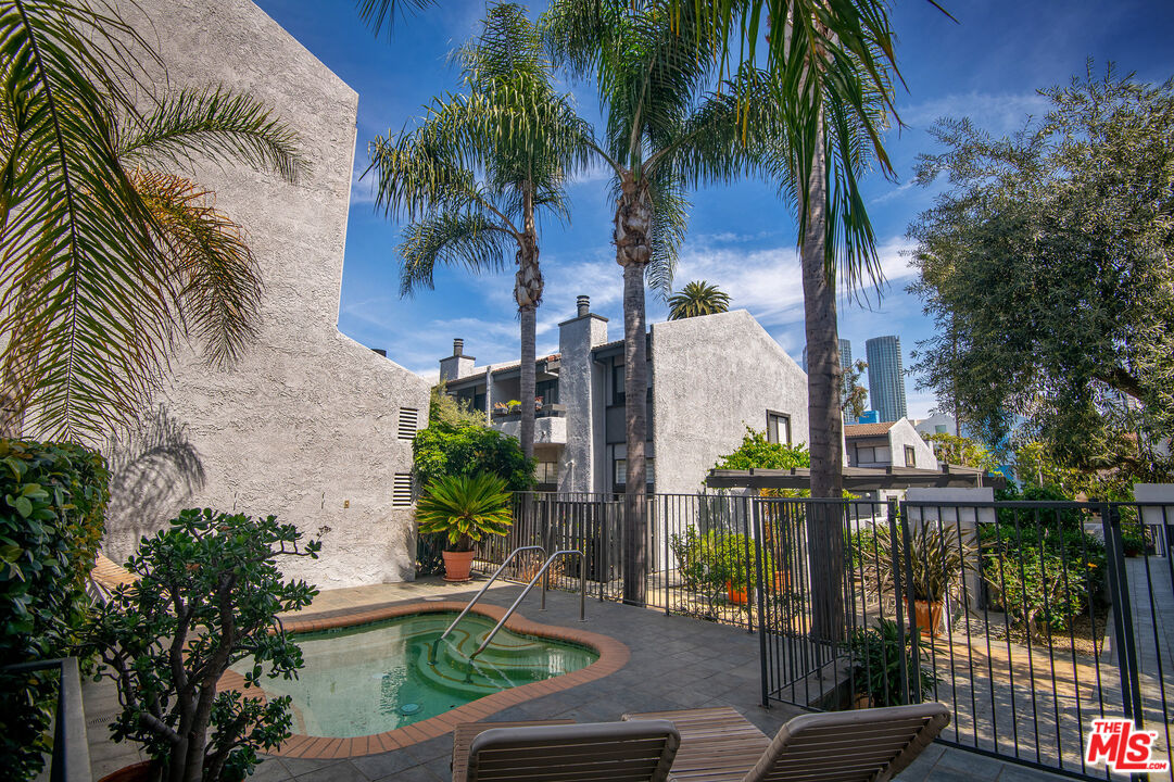 1925 S Beverly Glen Blvd Unit: 30