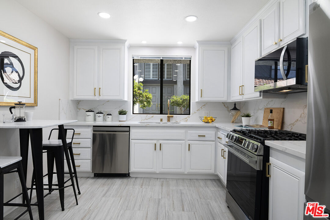 1925 S Beverly Glen Blvd Unit: 30