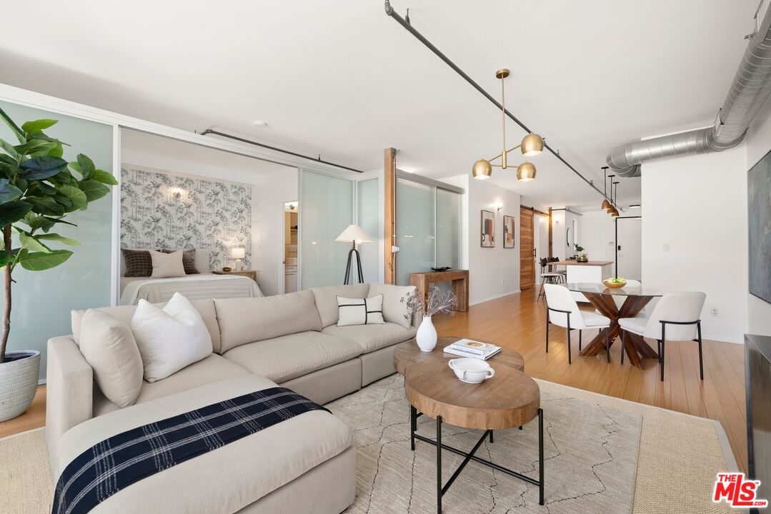 4115 Glencoe Ave Unit: 306
