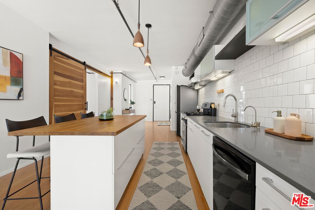 4115 Glencoe Ave Unit: 306