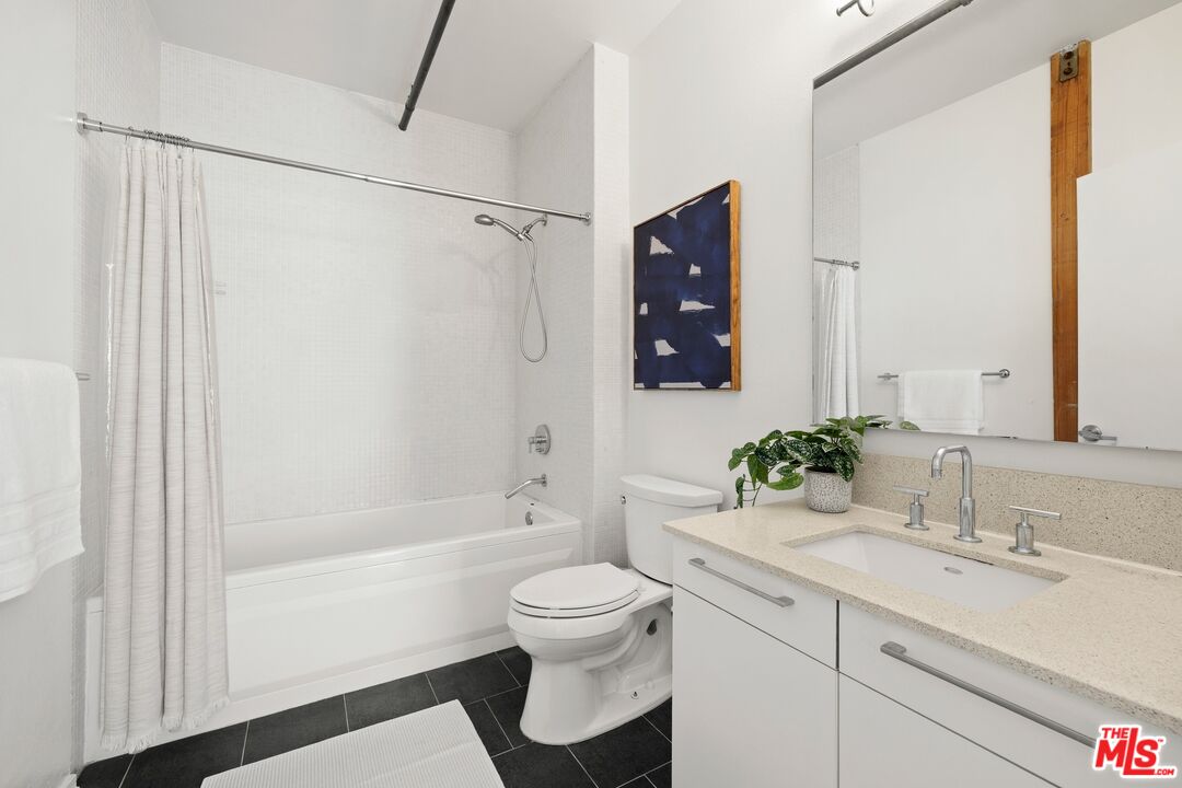 4115 Glencoe Ave Unit: 306