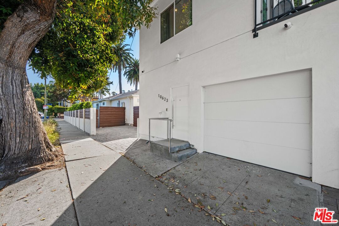 10623 W Olympic Blvd