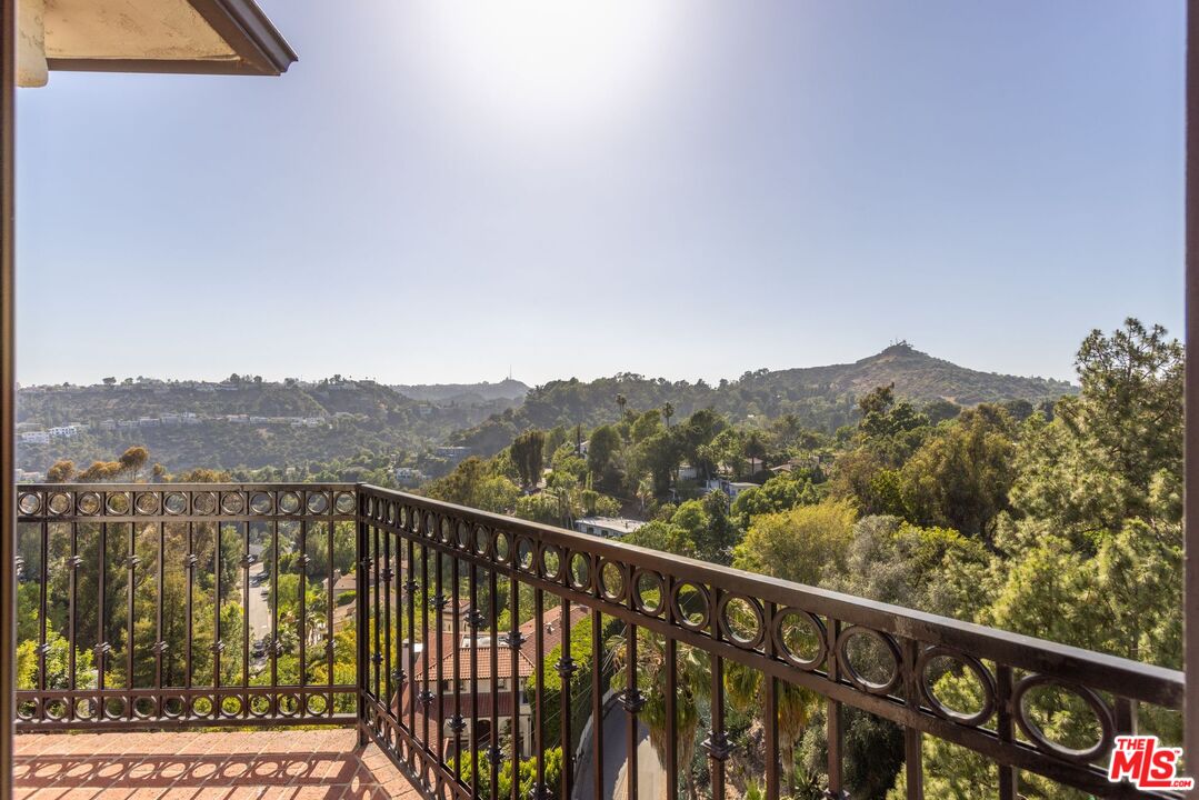 2651 La Cuesta Dr