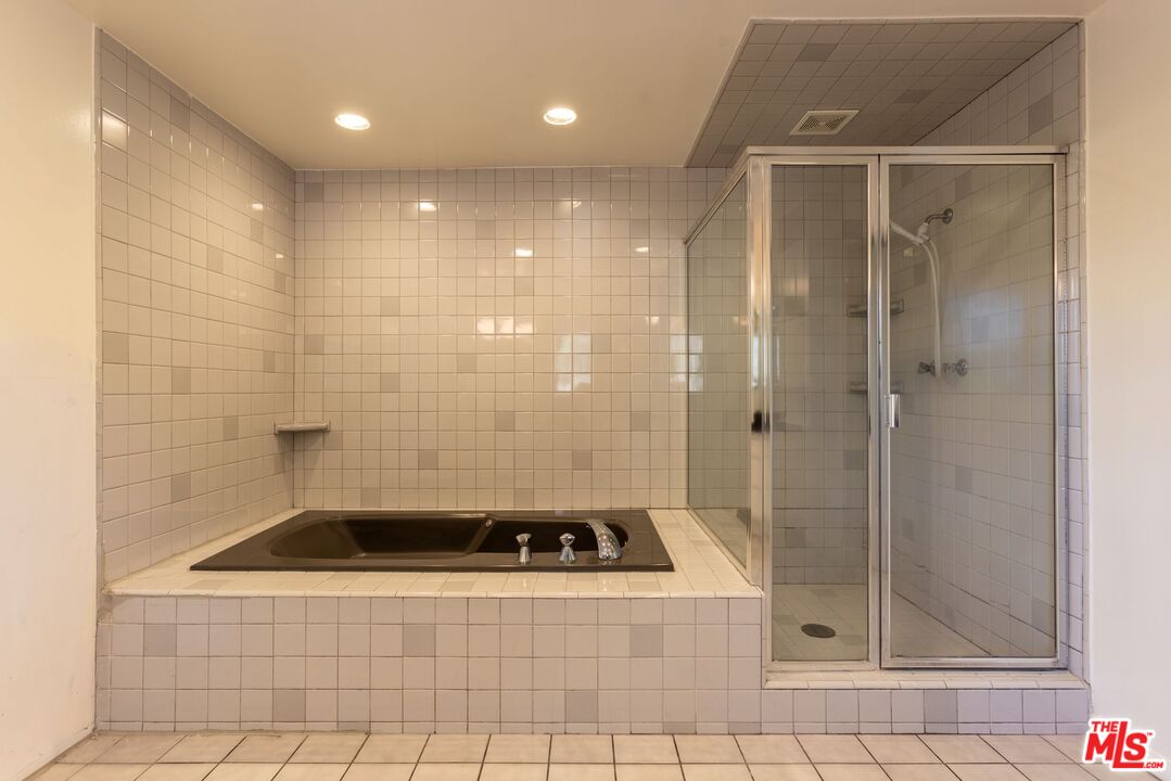 2651 La Cuesta Dr